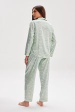 SL16223_verde_3-selu-pijama-de-raso-estampado-alba-camisa-manga-larga-pantalon-largo