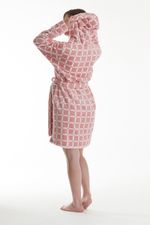 SL21030_rosa_3-selu-bata-invierno-capucha-polar-suave-cuadros