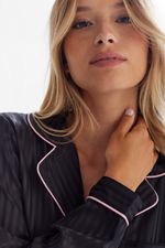 sl16231_negro_1-selu-pijama-aurora-camisero-de-raso-largo-rayado-bolsillo-delantero-y-vivo-rosa-.jpg