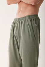 SL18138_verde_4-opositor-pantalon-basico-de-hombre