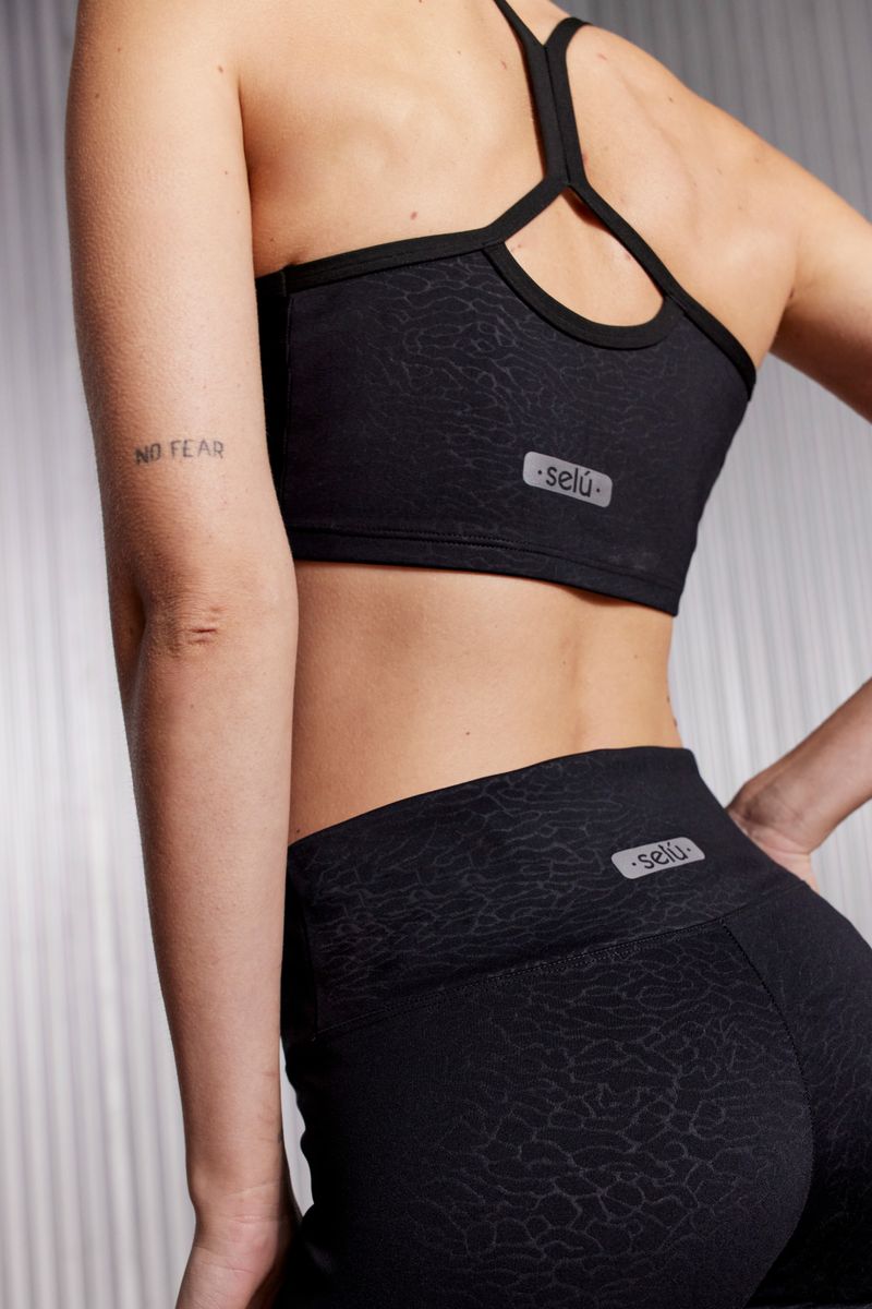 SL19031_negro_2-selu-top-glow-deportivo-estampado-con-breteles-finos-